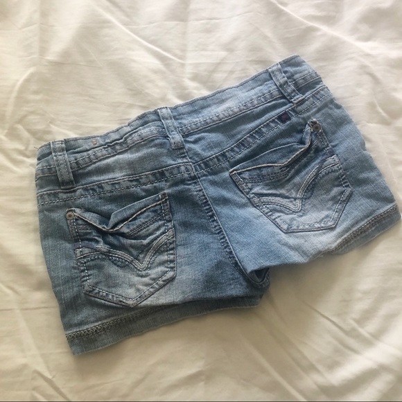 🌸 Classic Denim Shorts - Picture 2 of 2